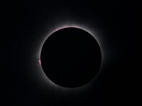 Totality, chromosphere visible